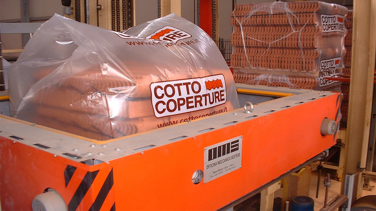 blog shrink hood vs stretch hood image 1